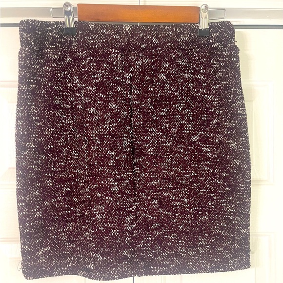 LOFT  Size small, gorgeous burgundy/white/black mini skirt, excellent conditionn - Picture 2 of 4